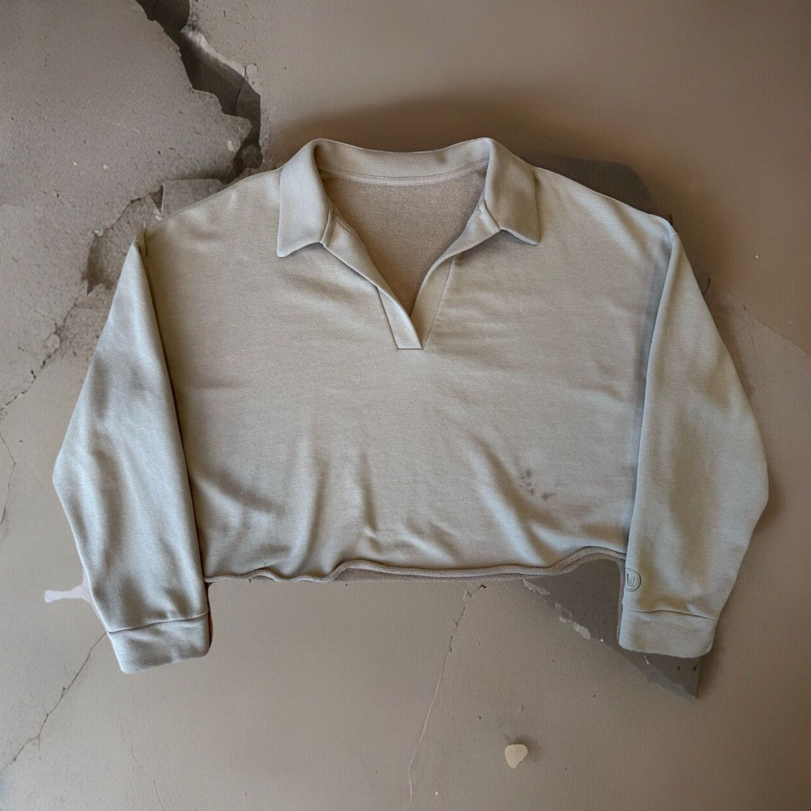 Vuori Vuori Cropped Sedona Polo Sweatshirt Large Beige Fleece Size L / US 10 / IT 46 - 1 Thumbnail
