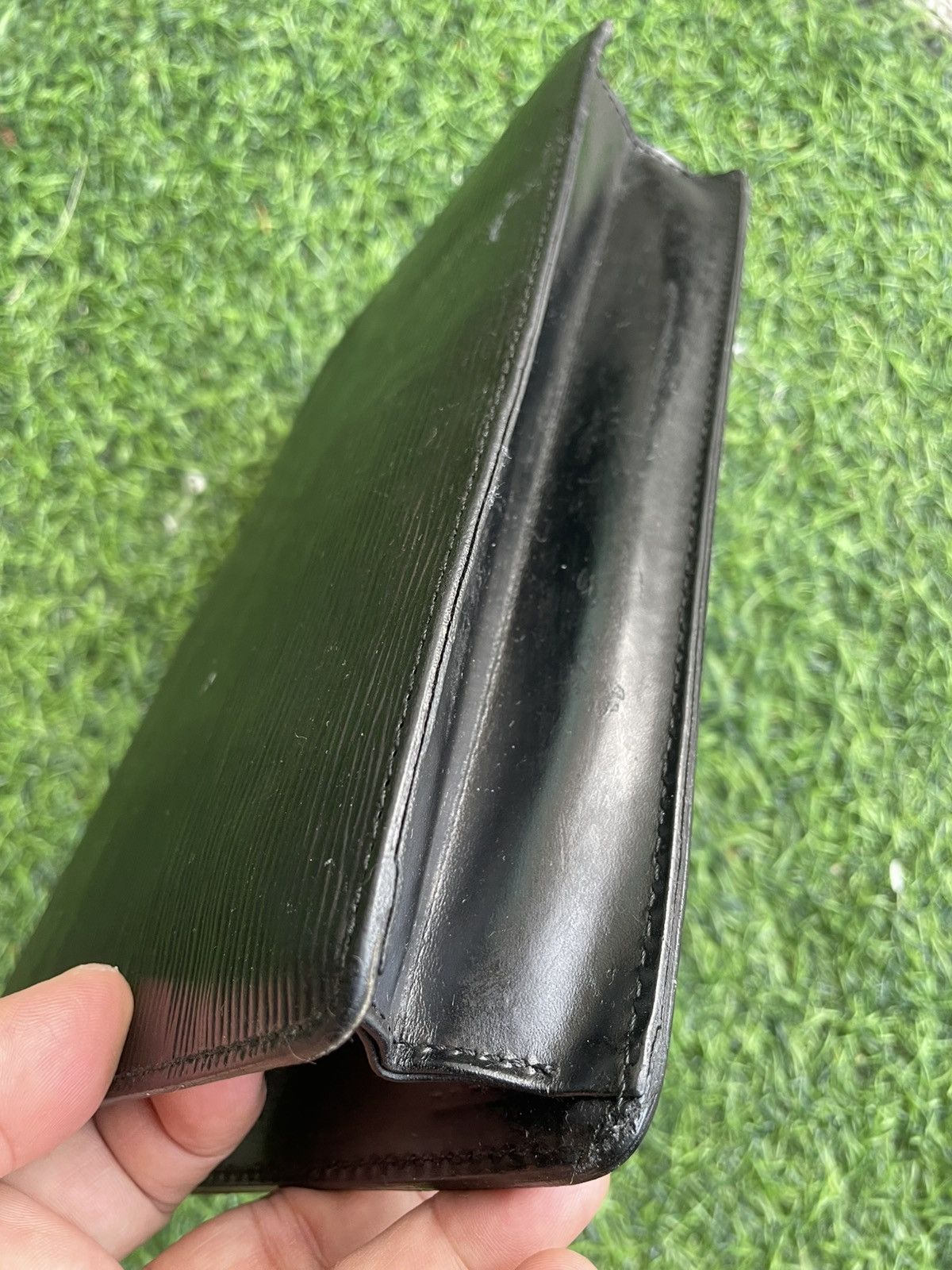 Louis Vuitton Authentic Louis Vuitton Black Epi Leather Clutch Bag Size ONE SIZE - 4 Thumbnail