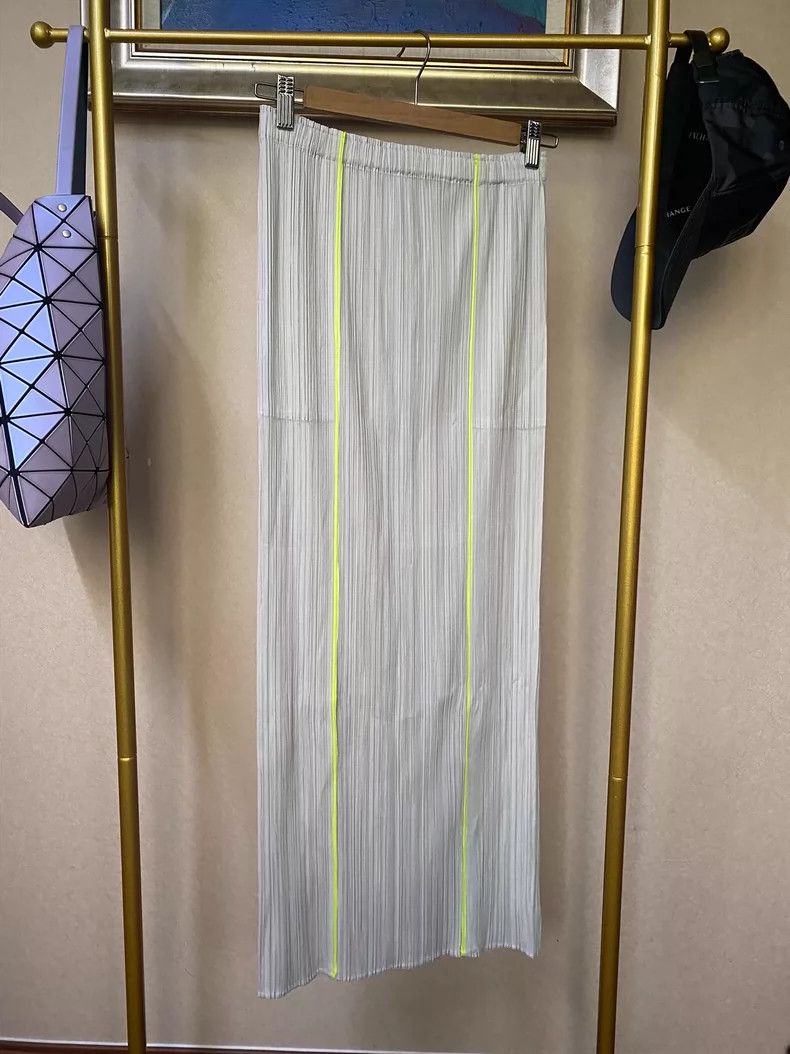 Issey Miyake Issey Miyake size:5 Grey pleated skirt Size 42" / US 20 - 1 Thumbnail