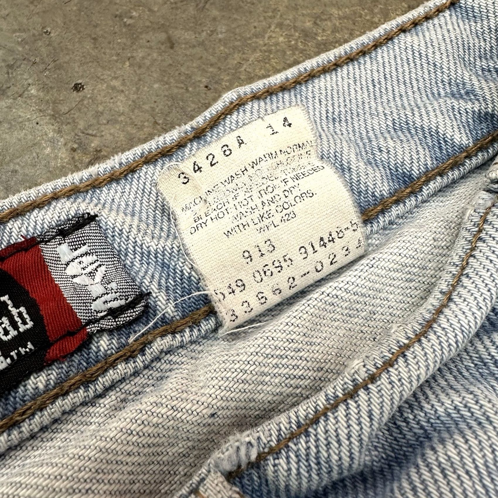 Levi's VINTAGE Levi’s Silver Tab Loose Denim Short Mens Size 34 Distressed Jorts USA Made Cargo 5-Pocket Denim Blue 9in Inseam Summer Spring Mens Size US 34 / EU 50 - 6 Thumbnail