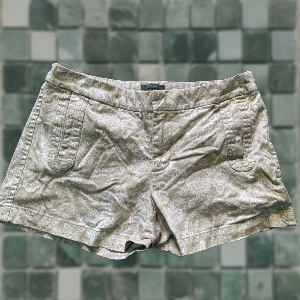 Gap GAP Shorts Womens Size 6 Floral 4 Pocket stretch Size 28" / US 6 / IT 42 - 1 Thumbnail