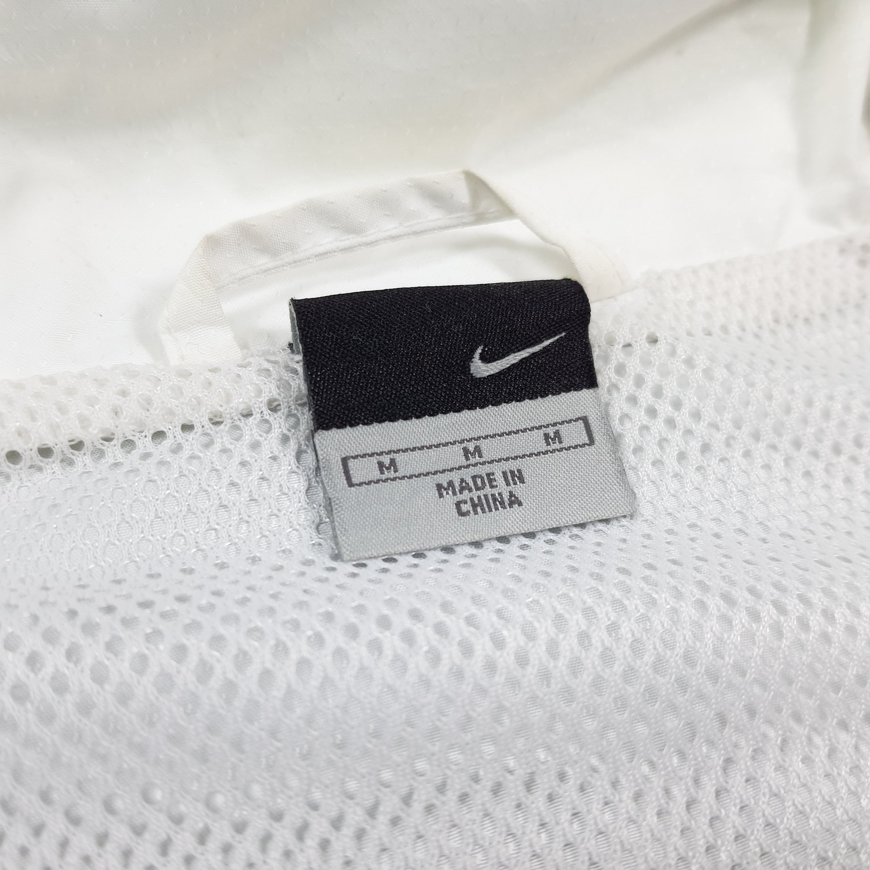 Nike Vintage Y2k Nike Windbreaker Jacket Track Top C306N8 Size US L / EU 52-54 / 3 - 6 Thumbnail