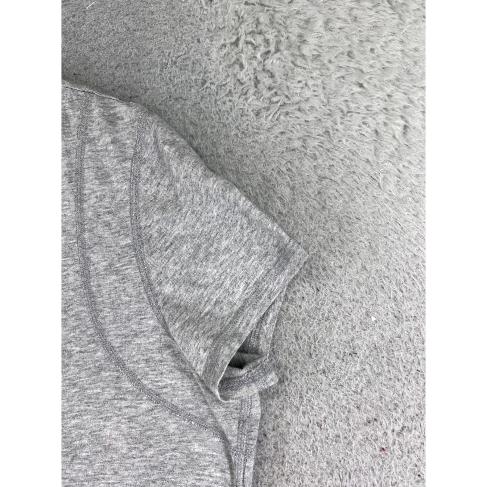 Tommy Hilfiger VINTAGE Tommy Hilfiger Shirt Women XL Gray Cotton Blend Jersey Logo Basic Short Sleeve Slim Fit Adult Regular Size Gray Womens Tee Size XL / US 12-14 / IT 48-50 - 2 Thumbnail