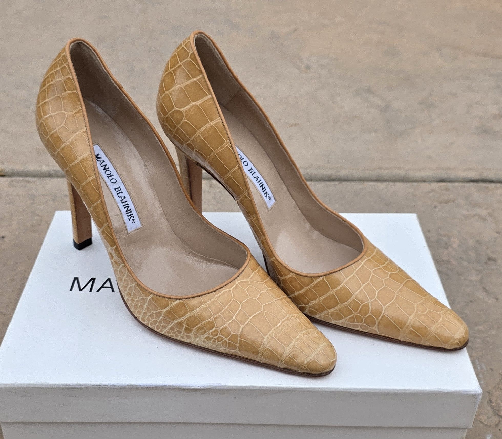Manolo Blahnik Vintage Manolo Blahnik Blixa Pumps Alligator EU 37.5/US 7.5 Size US 7.5 / IT 37.5 - 3 Thumbnail