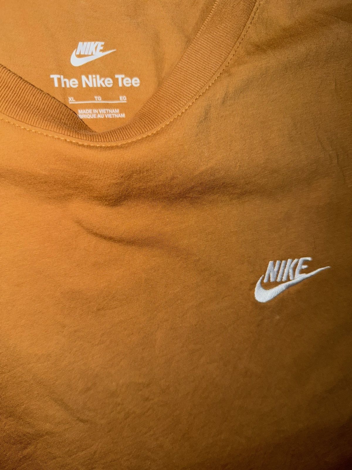 Nike The nike tee embroidery logo essential t-shirt tan men’s XL Size US XL / EU 56 / 4 - 4 Thumbnail
