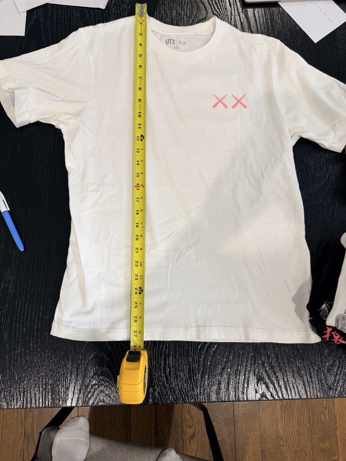 Kaws × Uniqlo Uniglow KAWS T Shirt Size US M / EU 48-50 / 2 - 3 Thumbnail