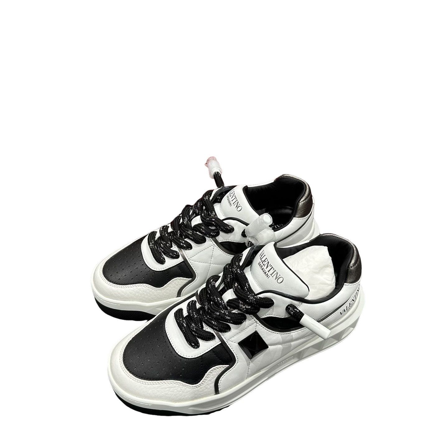 Valentino Valentino One Stud Leather Sneakers 40 Size US 7 / EU 40 - 1 Thumbnail