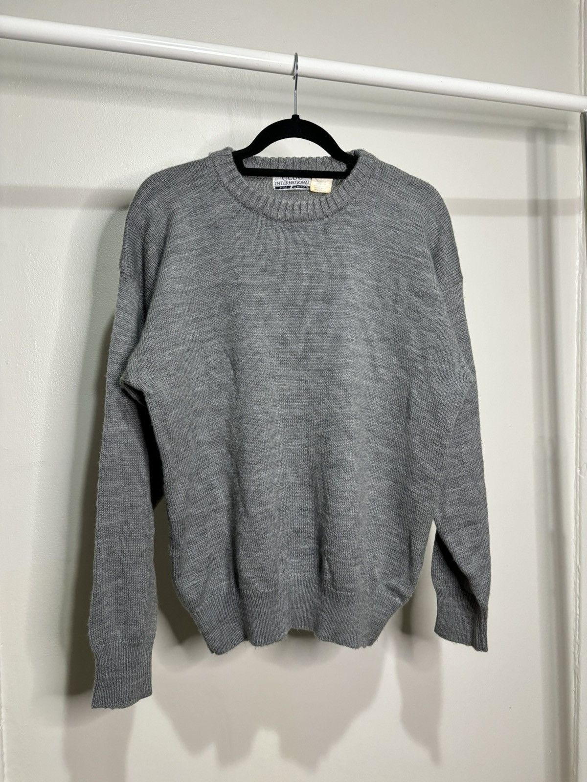 Vintage Vintage 1970s Light Grey Knit Sweater Size US M / EU 48-50 / 2 - 1 Thumbnail
