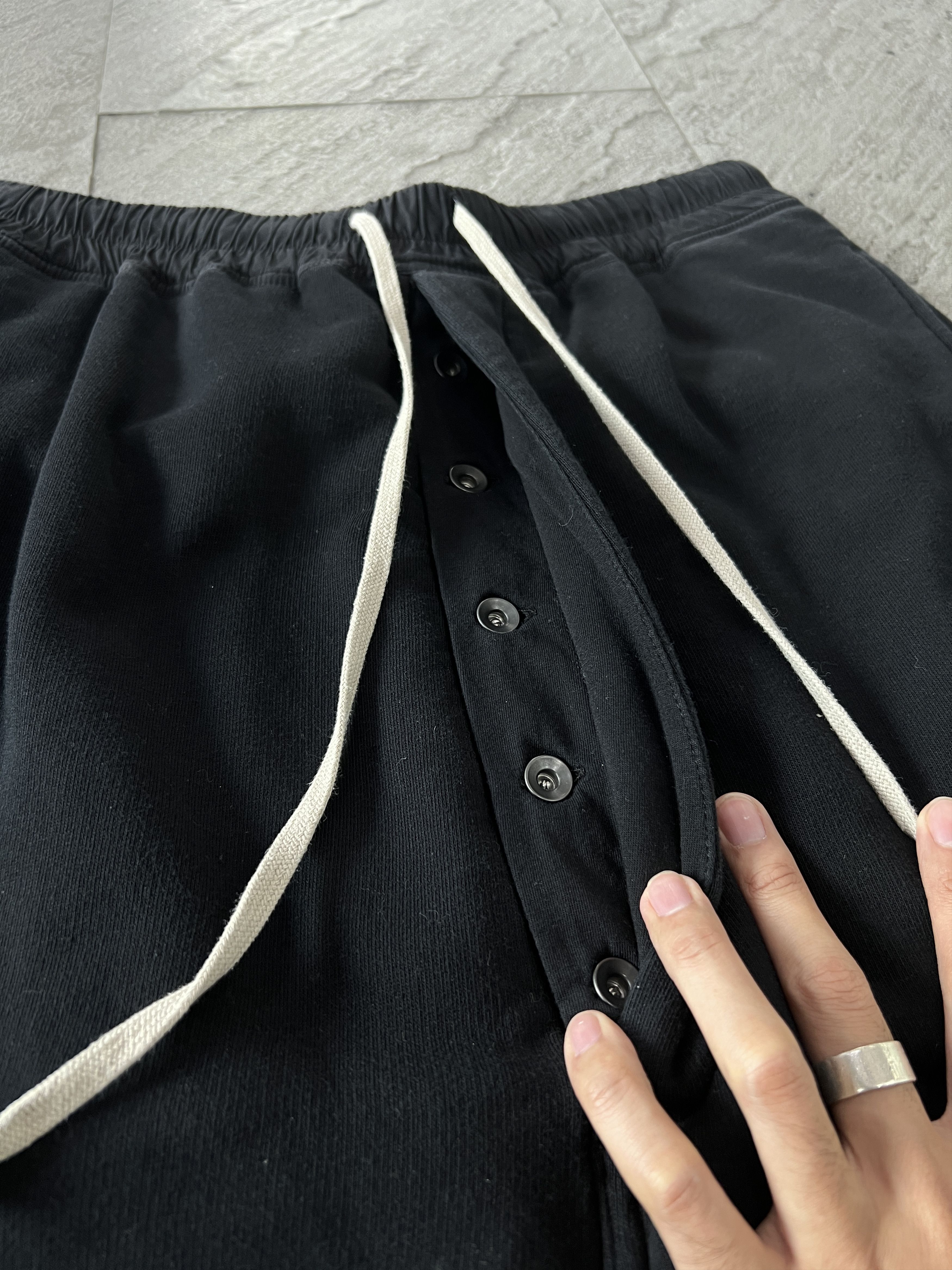 Rick Owens Drkshdw Rick Owens DRKSHDW Prisoner Drawstring Shorts Size US 32 / EU 48 - 3 Thumbnail