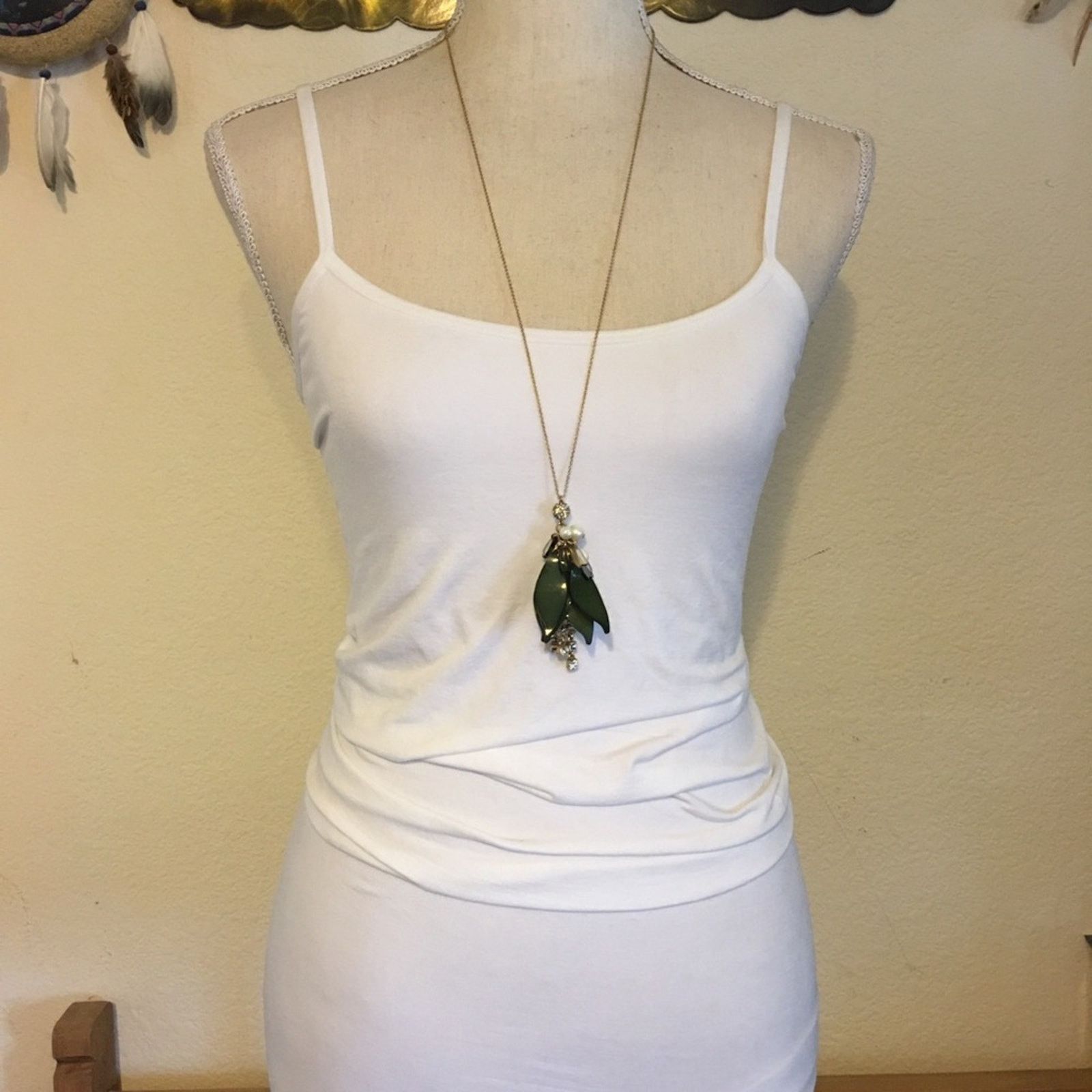 Ann Taylor Ann Taylor green leaf rhinestone cluster necklace Size ONE SIZE - 4 Thumbnail