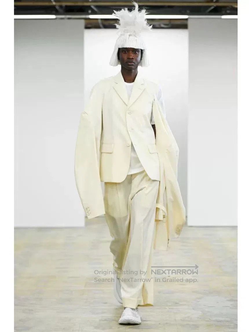 Comme des Garcons COMME des GARCONS Beige Deconstructed Blazer. Size US S / EU 44-46 / 1 - 9 Thumbnail