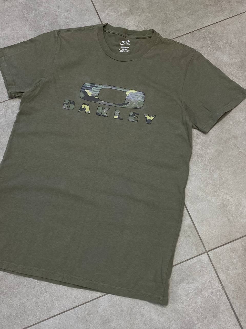 Oakley Oakley Big Camo Logo Regular Fit T-Shirt Size US M / EU 48-50 / 2 - 5 Thumbnail