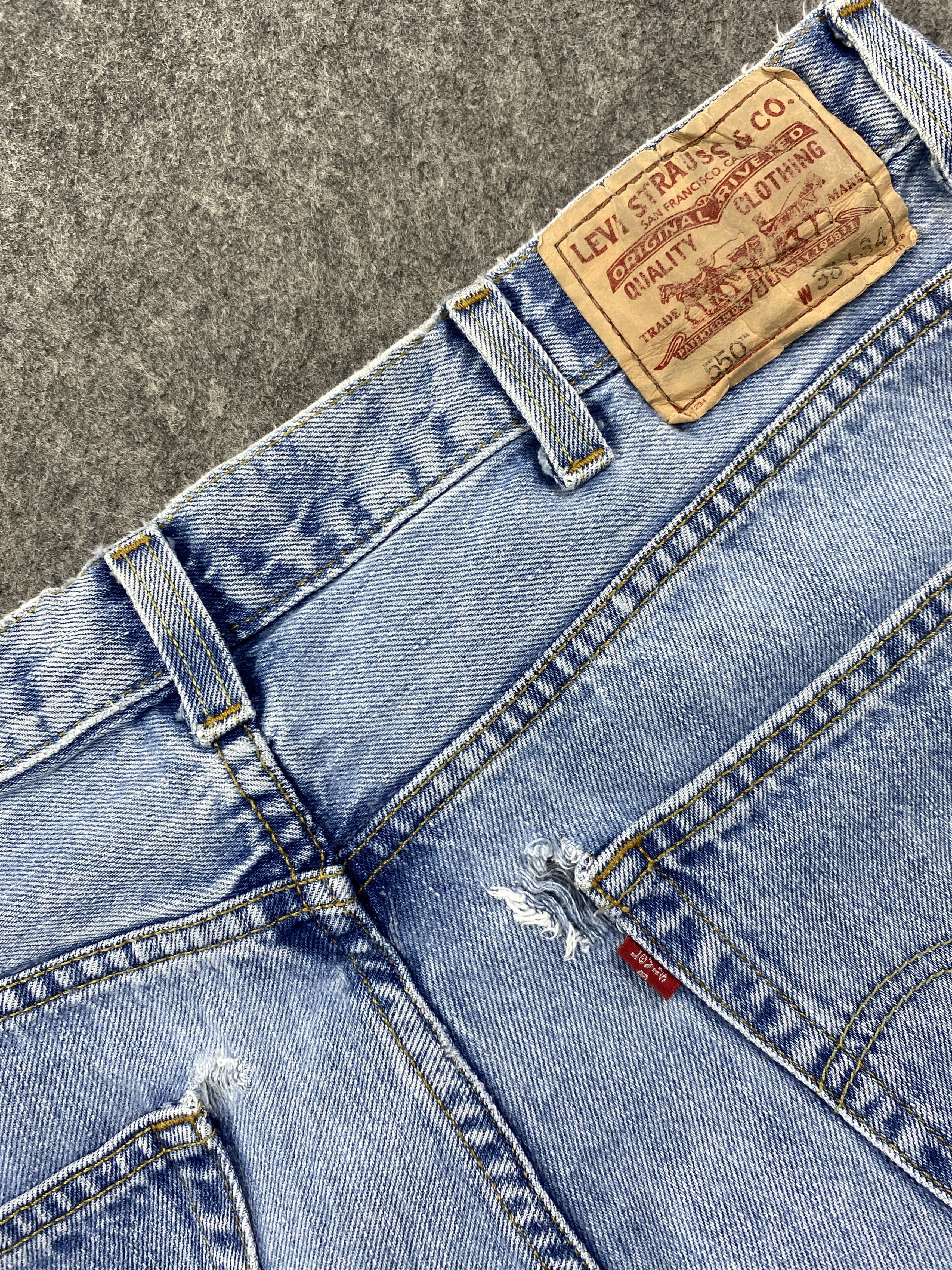 Levi's Light Blue Wash Vintage Levi's 550 37x33.5 Denim -JN1696 Size US 37 - 8 Thumbnail