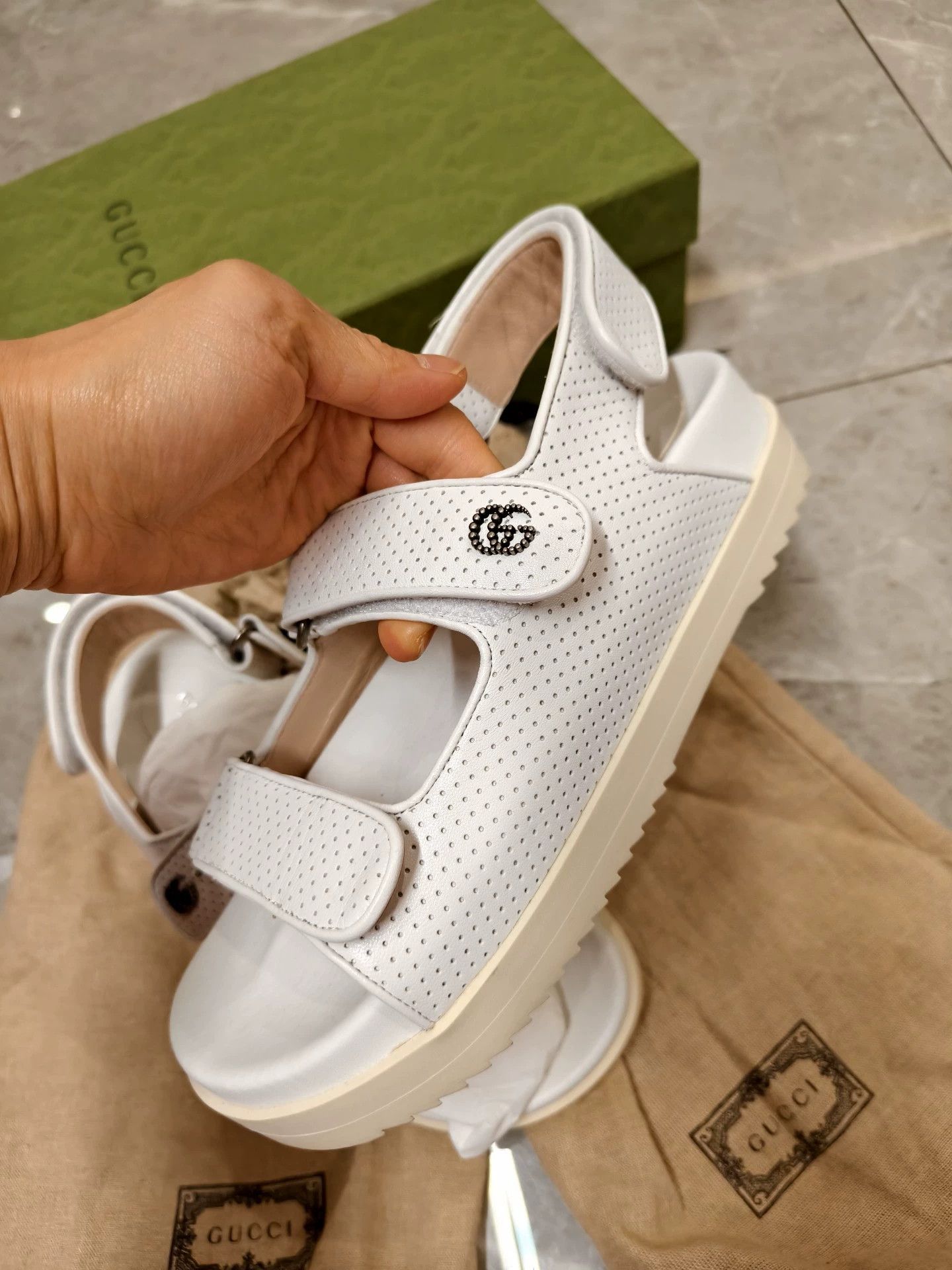 Gucci Gucci Women's White Sandals 37 EU New Authentic Size US 6.5 / IT 36.5 - 2 Thumbnail