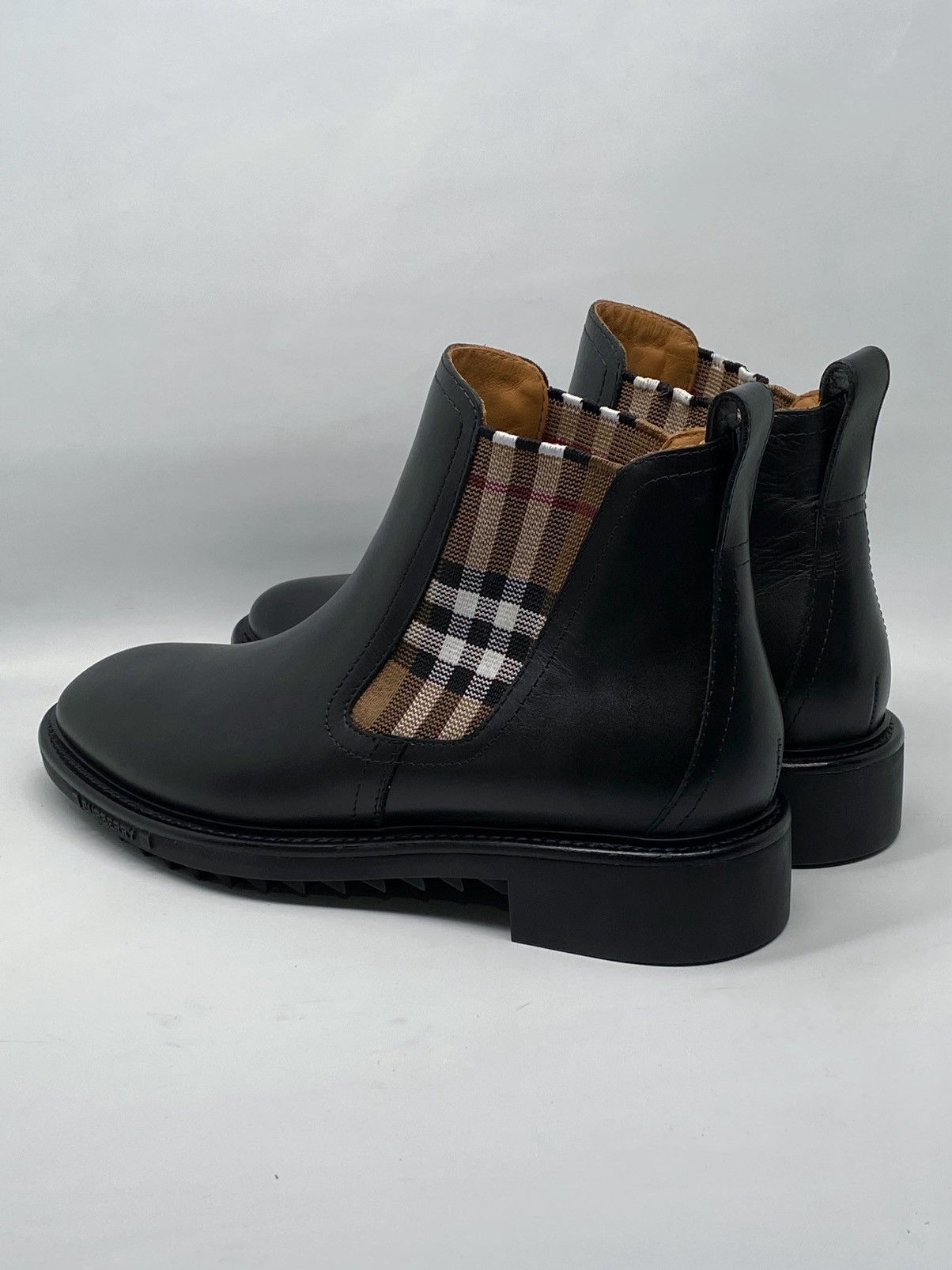 Burberry Burberry Men's Allostock Chelsea Boots size 40/us size 7 Size US 7 / EU 40 - 9 Thumbnail