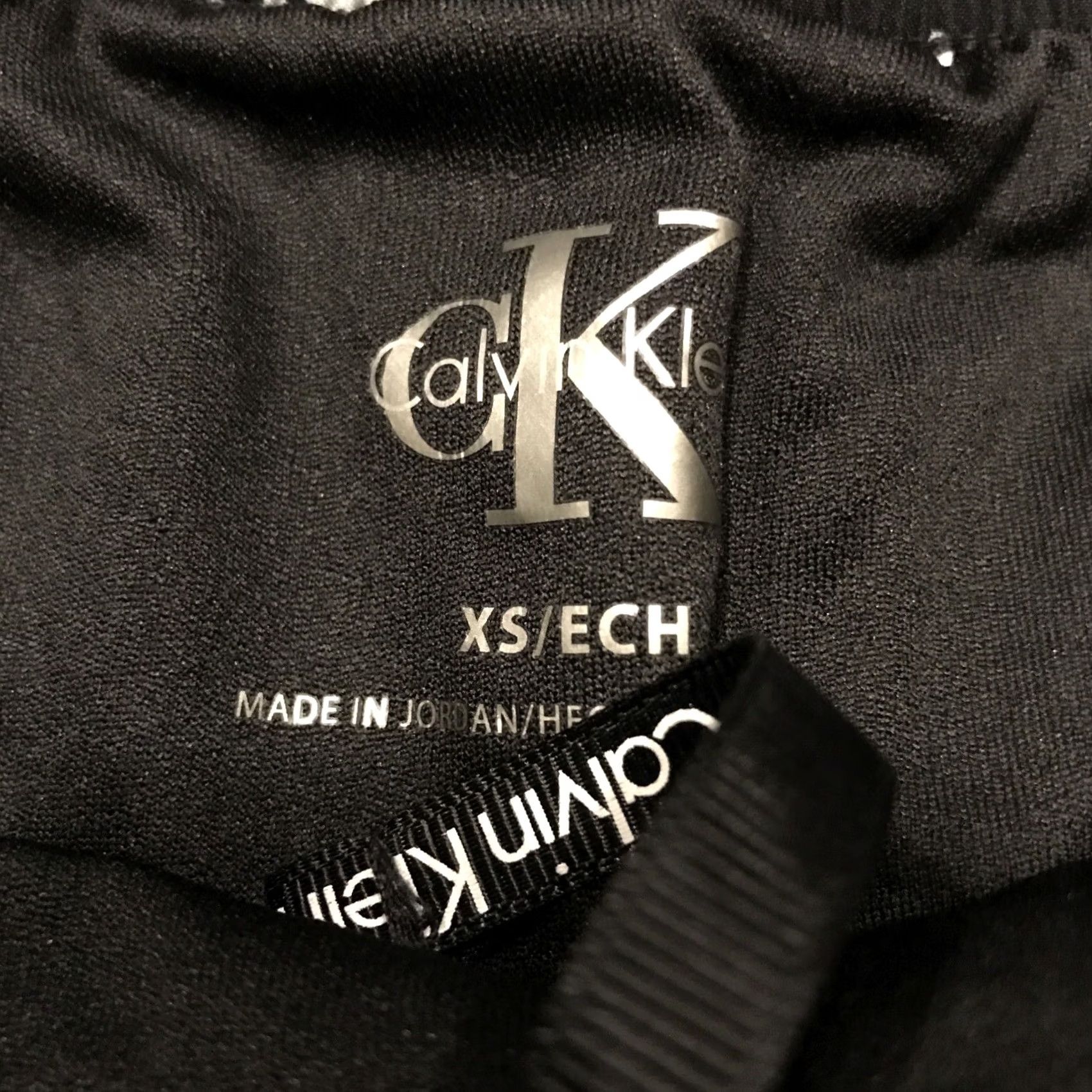 Calvin Klein Calvin Klein Running Shorts XS Women's Active Lightweight Gym Short Black Logo All-Over Size 26" / US 2 / IT 38 - 2 Thumbnail