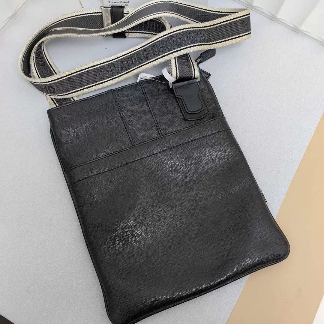 Salvatore Ferragamo Pre-loved Bag Very good condition Size ONE SIZE - 1 Preview