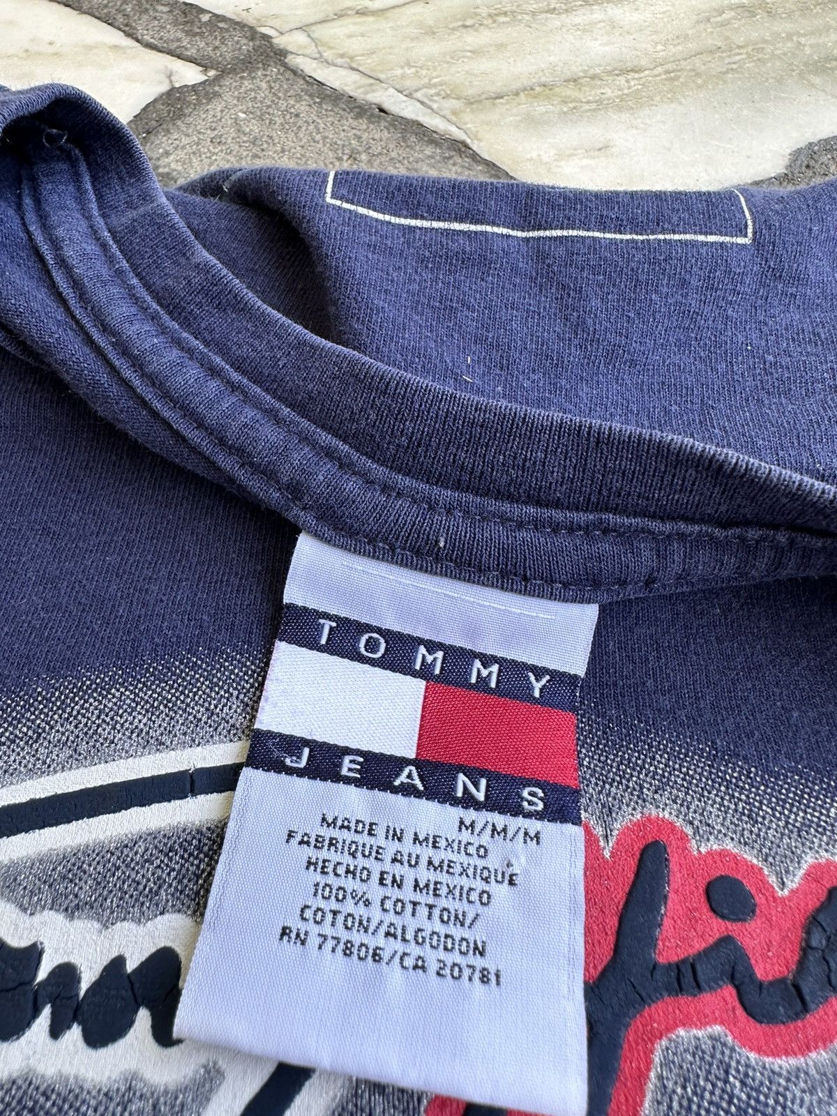Vintage CRAZY Vintage Tommy Hilfiger Jeans Essential Logo Tee Size US M / EU 48-50 / 2 - 8 Thumbnail