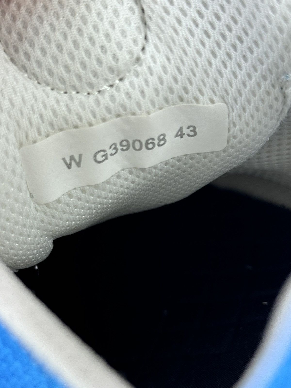 Chanel CHANEL BLUE LOGO SNEAKERS (RARE) Size US 10 / EU 43 - 8 Thumbnail
