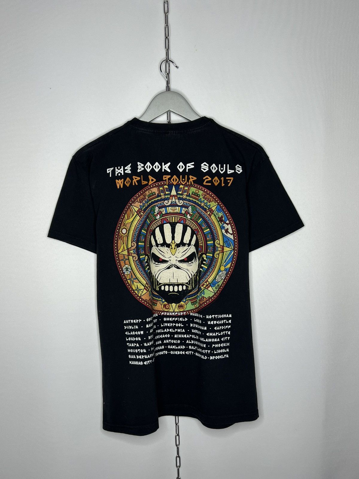 Gildan 🔥 Vintage Iron Maiden World Tour 2017 Big Logo Rock Tee 🔥 Size US L / EU 52-54 / 3 - 6 Thumbnail