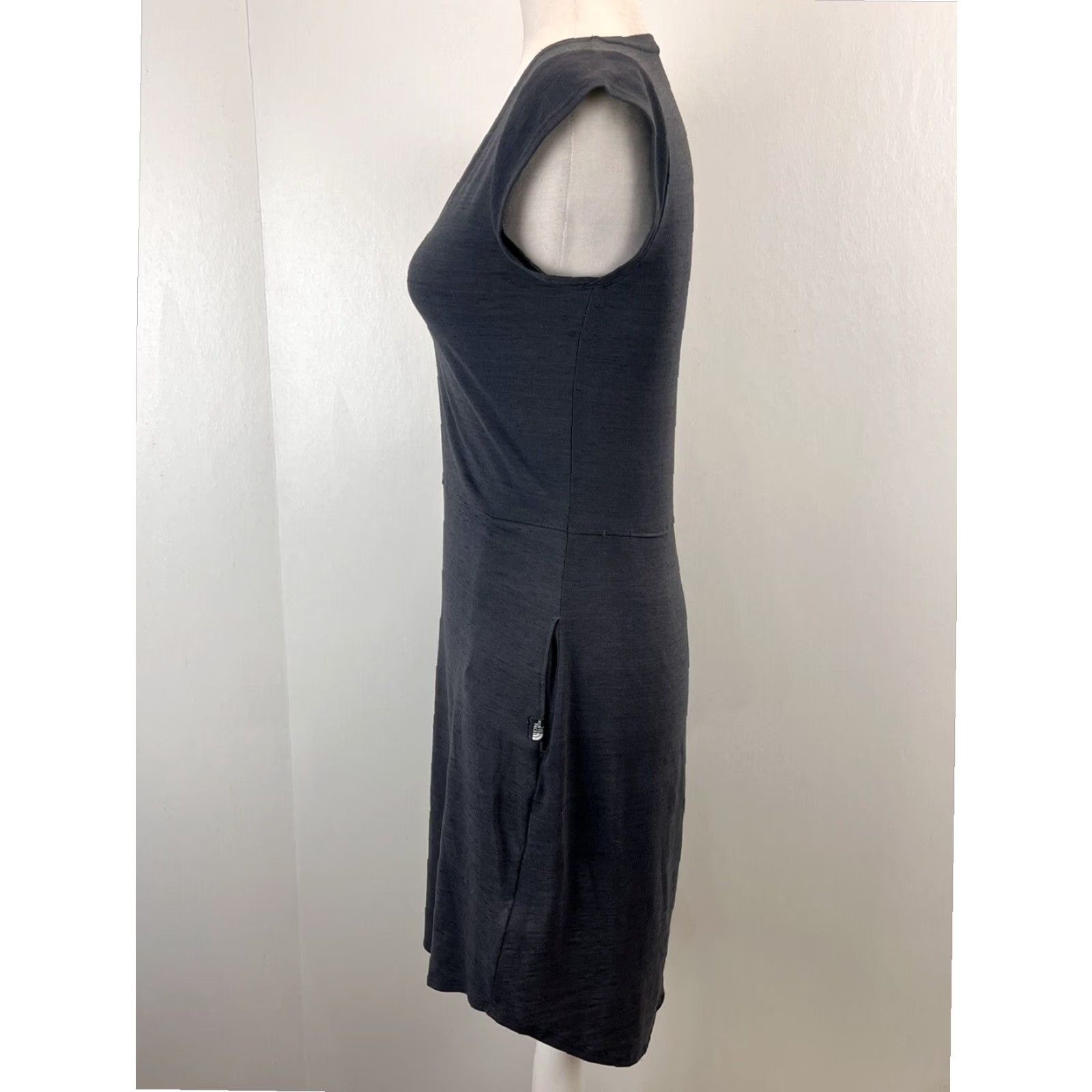 The North Face The North Face Outdoor Short Sleeve V-Neck T-Shirt Dress Womens XS Gray Size XS / US 0-2 / IT 36-38 - 2 Thumbnail