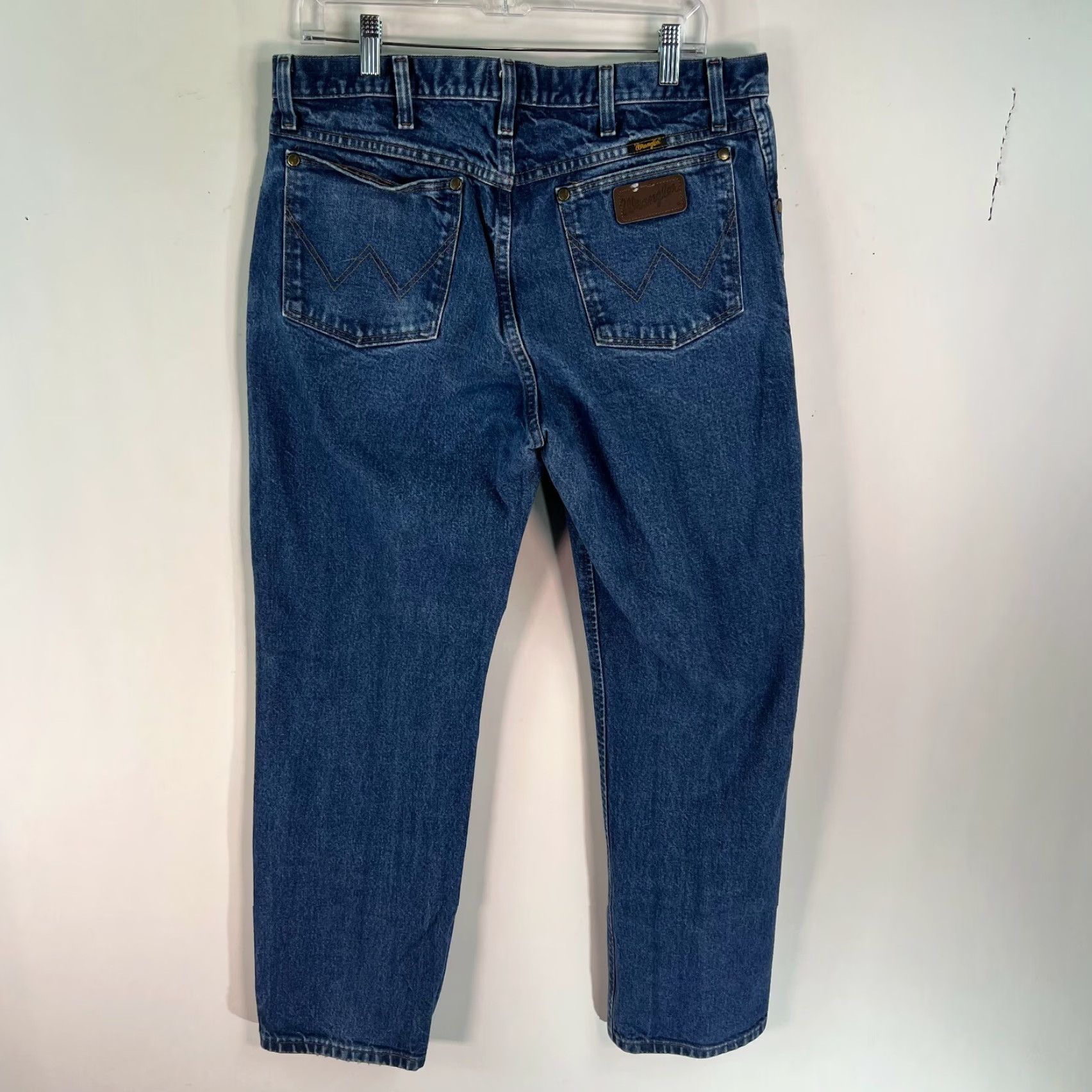 Wrangler Wrangler Jeans Mens Flat Front Medium Washed Straight Leg Denim Blue Size 35X32 Jeans Regular 5-Pocket Design Mens Size US 35 - 2 Thumbnail