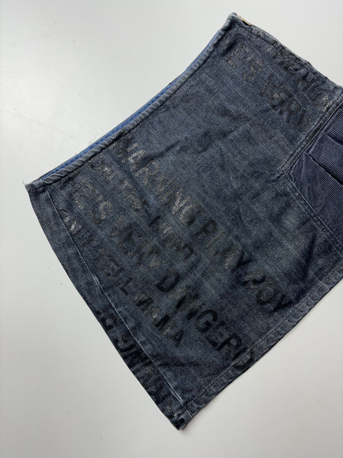 Japanese Brand × Vintage VINTAGE PRINTED PLAYBOY PLEATED MINI AVANT GARDE DENIM SKIRT Size 27" / US 4 / IT 40 - 7 Thumbnail
