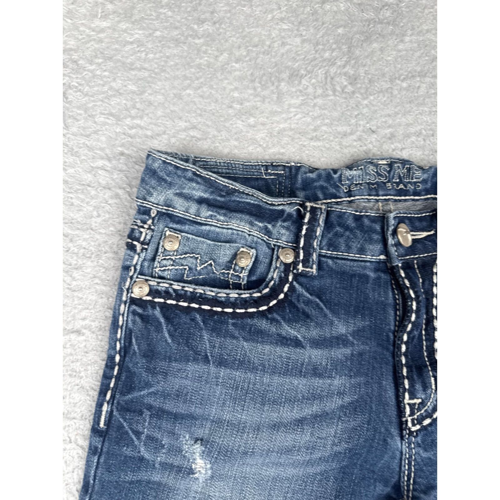 Miss Me Miss Me Shorts Bermuda Womens 27 Denim Blue 9 in Inseam 5-Pocket Stretch Distressed Embroidered Contrast Stitch Vintage No (if not vintage) Size 27" / US 4 / IT 40 - 4 Thumbnail