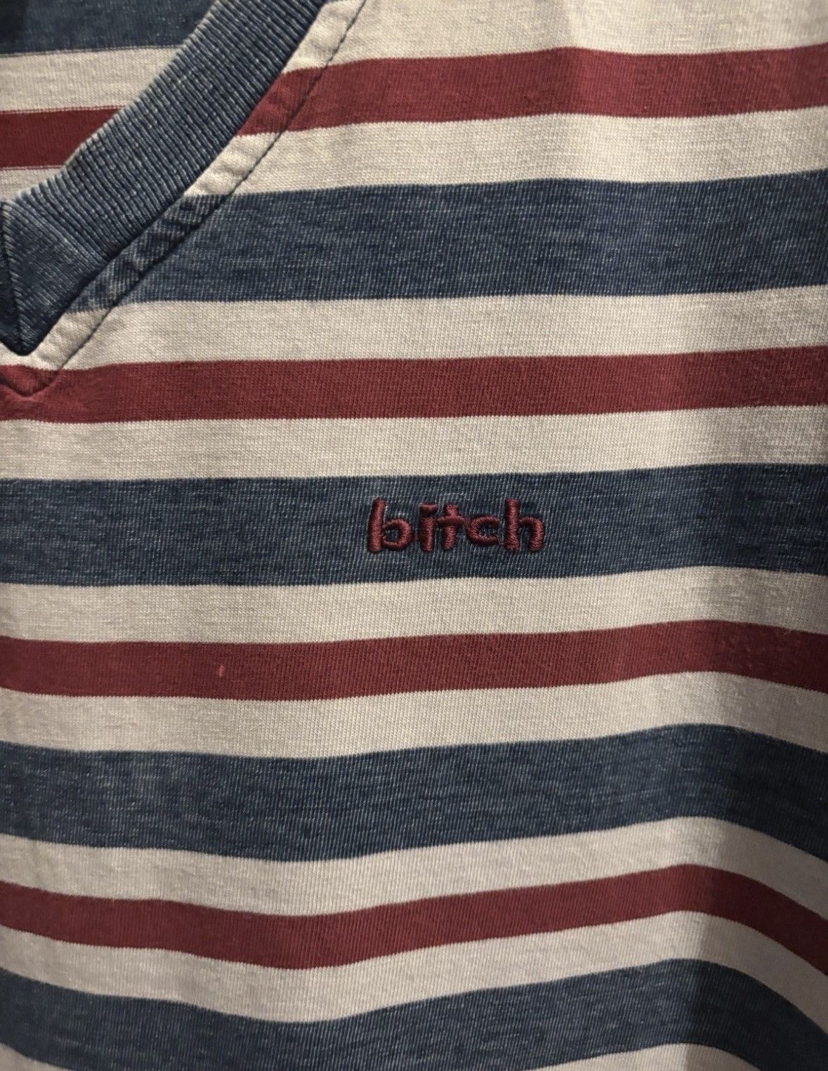 Other Vintage 90s Bitch Skateboard V-Neck Tee Shirt Size US L / EU 52-54 / 3 - 3 Thumbnail
