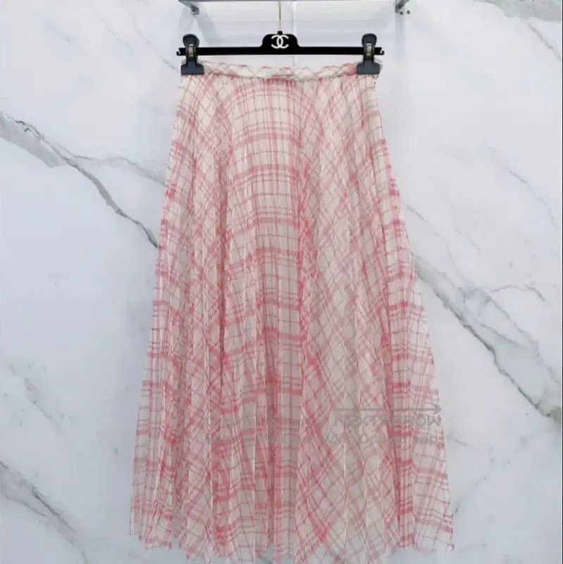 Dior Dior Pink Silk Pleated Midi Skirt . Size 28" / US 6 / IT 42 - 1 Thumbnail
