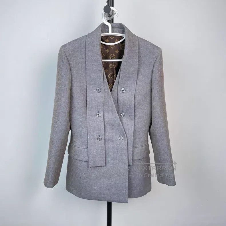 Louis Vuitton Louis Vuitton Dust-blue double-breasted wool suit jacket Size XXS / US 00 / IT 34 - 1 Thumbnail