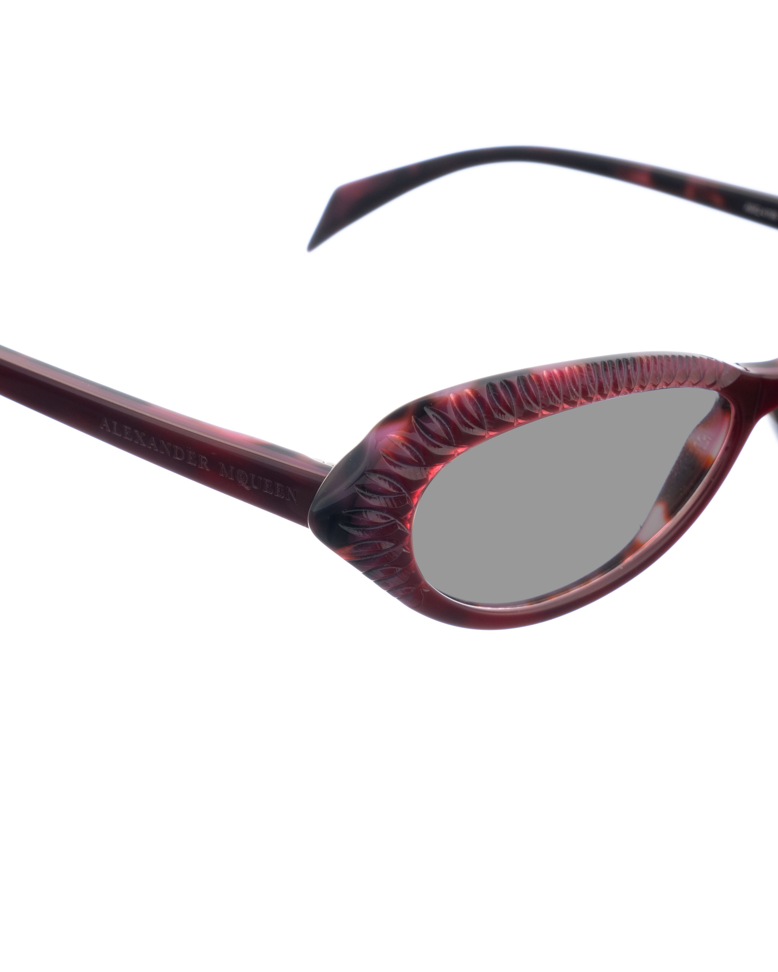 Alexander McQueen Alexander McQueen '90s Violet 3D Cat-Eye Sunglasses Size ONE SIZE - 3 Thumbnail