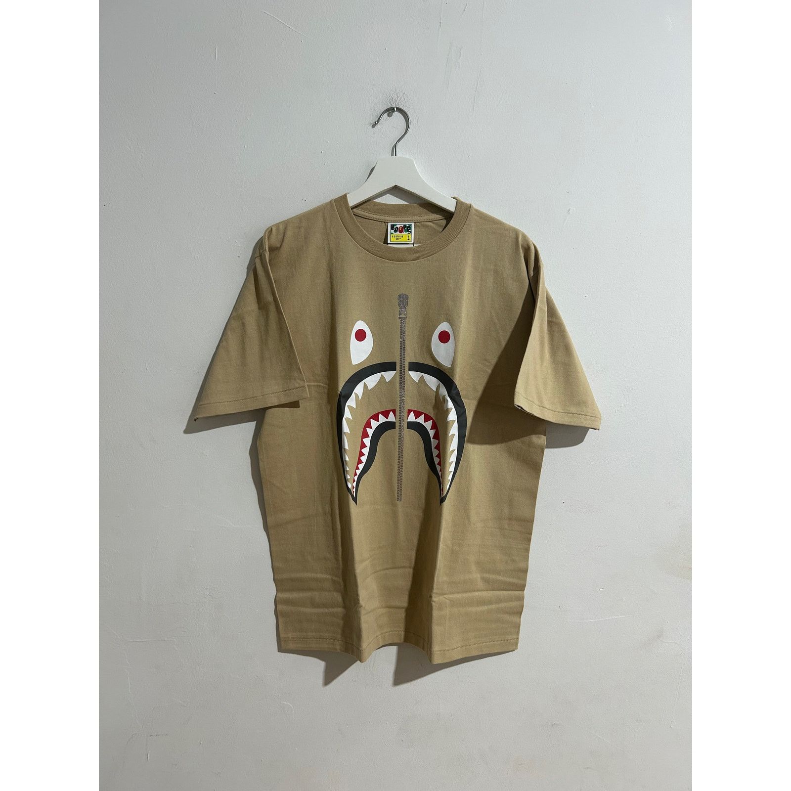Bape BAPE MAD SHARK ZIPPER BEIGE TEE SIZE LARGE Size US L / EU 52-54 / 3 - 1 Thumbnail