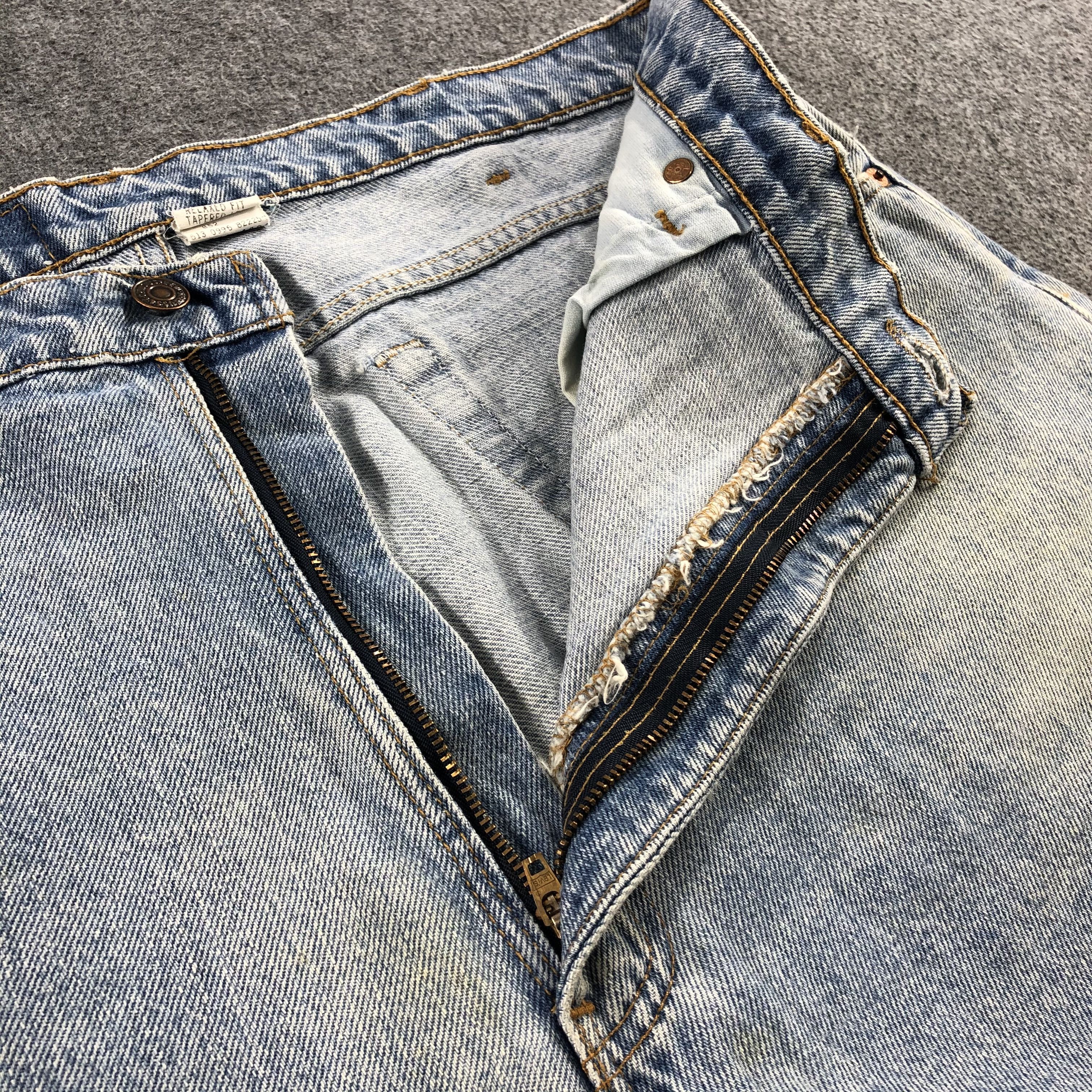 Levi's Vintage 90s Light Wash Levis 550 Jeans-J1982 Size US 39 - 9 Thumbnail