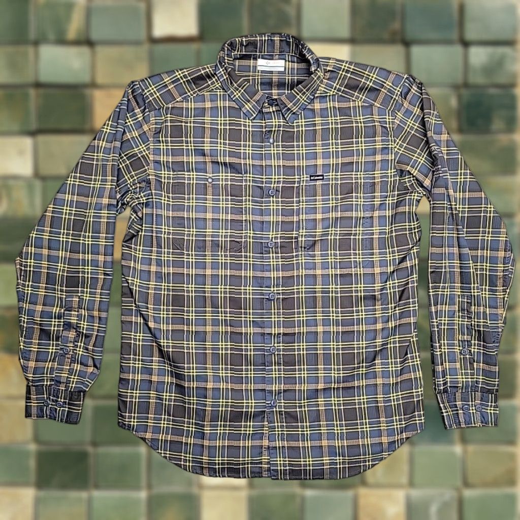 Vintage Columbia Shirt Mens M Blue Plaid Long Sleeve Vented Omni Shield Performance Hike Shirt Size US M / EU 48-50 / 2 - 1 Thumbnail