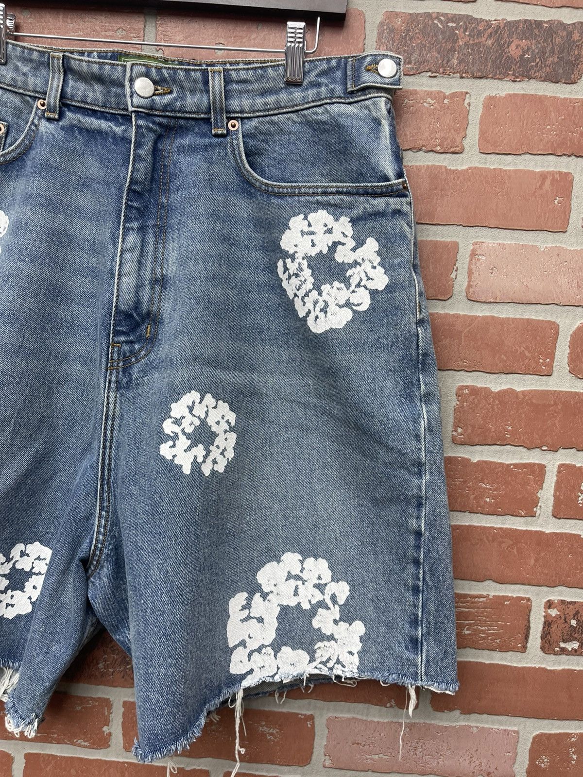 DENIM TEARS Size L - Denim Tear Cotton Wreath Blue Denim Shorts Size US 34 / EU 50 - 3 Thumbnail
