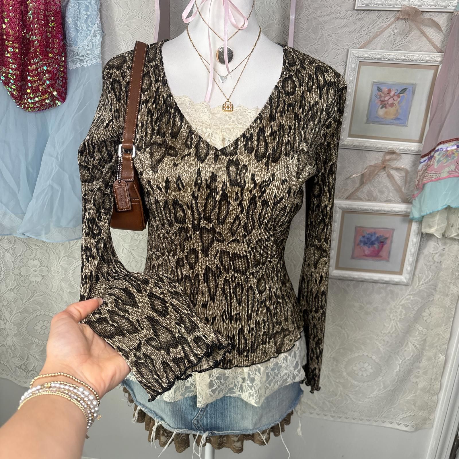 Other y2k cheetah print ruched ruffle blouse Size S / US 4 / IT 40 - 1 Thumbnail