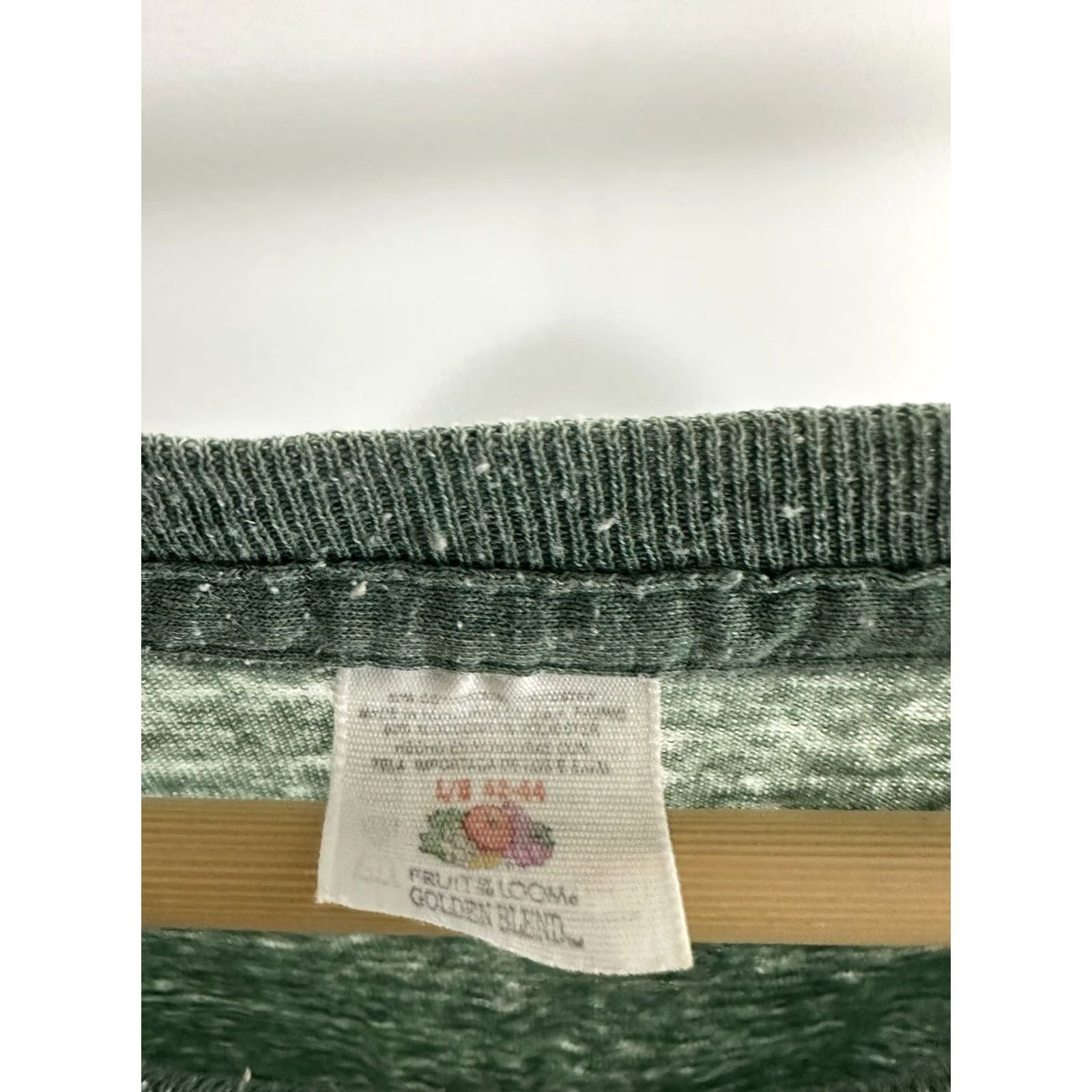 Fruit Of The Loom VTG Gradient Sun Faded Soft Worn Paper Thin Burnout Pocket Blank T-Shirt Size L Size US L / EU 52-54 / 3 - 3 Thumbnail
