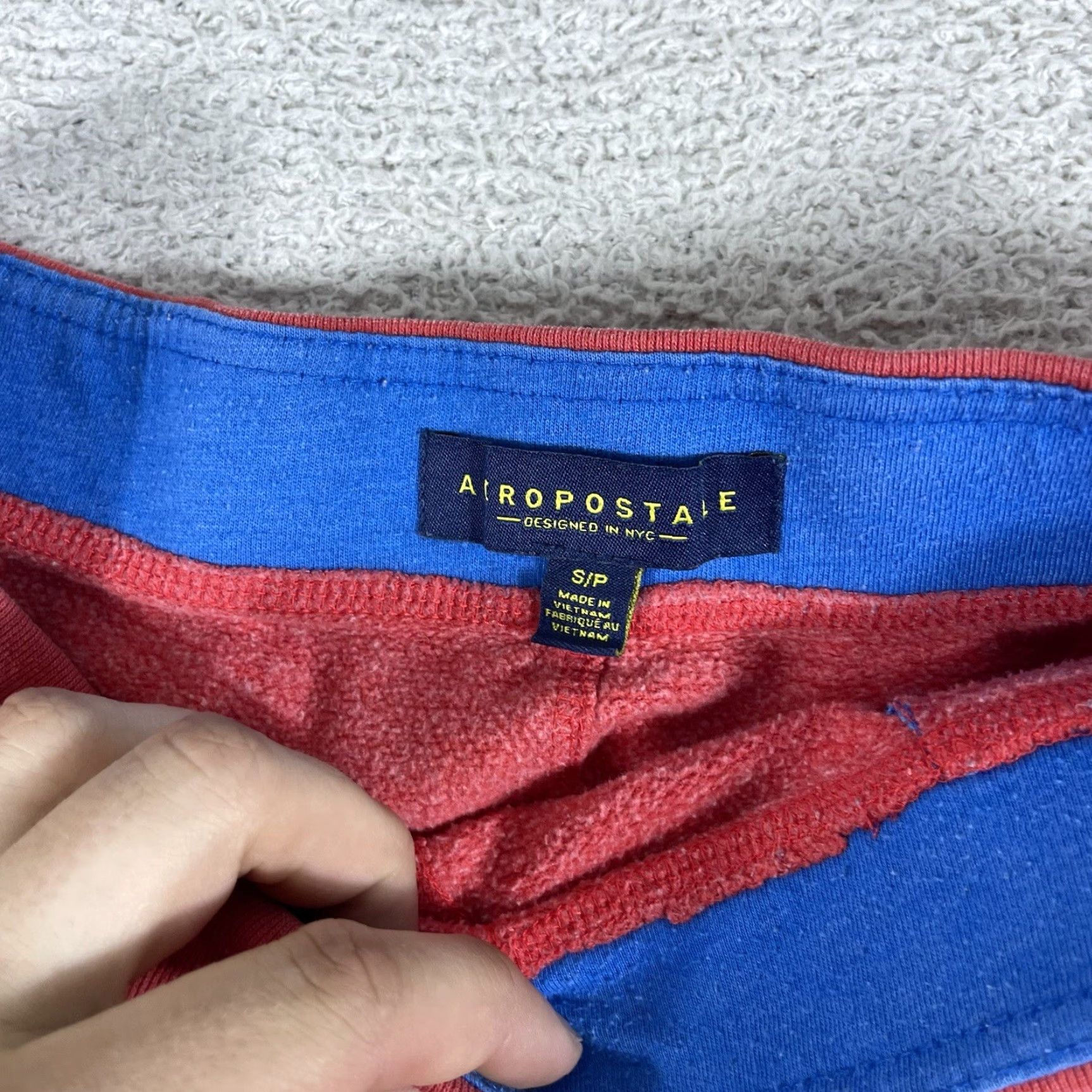 Vintage VINTAGE Aéropostale Sweat Shorts Mens Small Red Drawstring 90s NYC Preppy 90s Sweat Shorts Mens Small Red Aéropostale Size US 29 - 3 Thumbnail