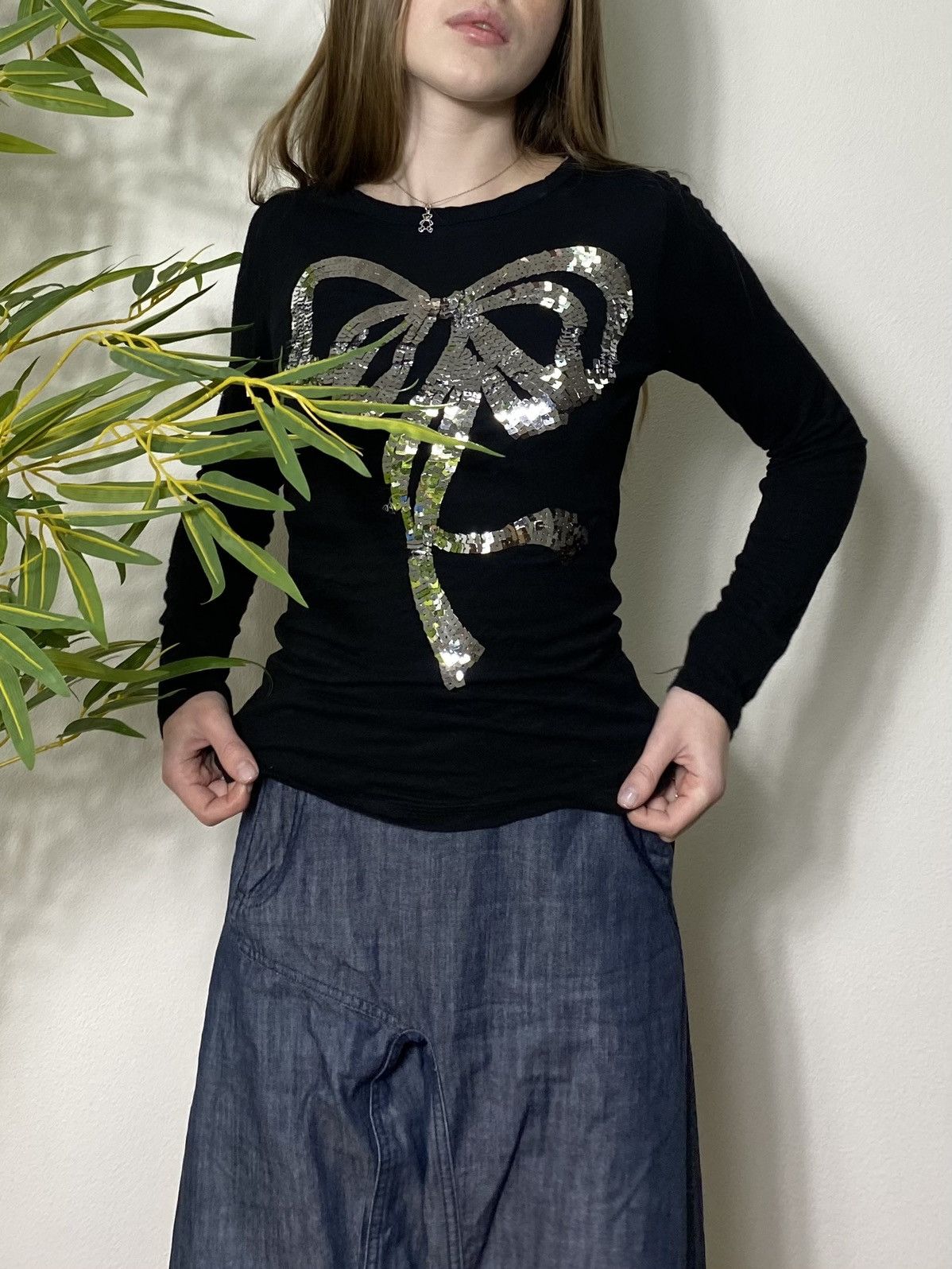 Vintage 2000s CUTE SEQUIN/PHINESTONE BOW LONGSLIVE Size S / US 4 / IT 40 - 1 Thumbnail