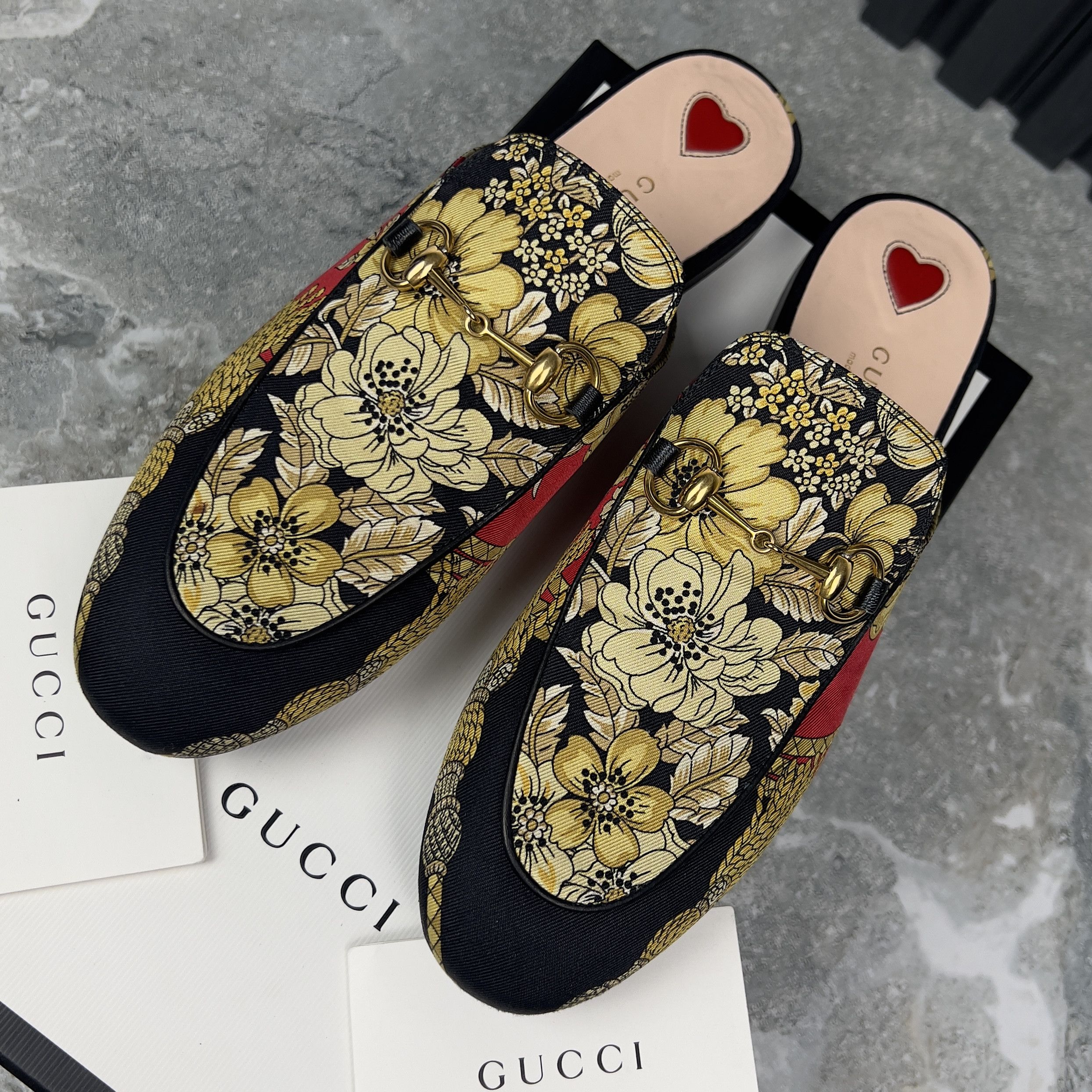 Gucci Princetown Horsebit Flat Floral Mule Fabric Size US 8 / IT 38 - 1 Thumbnail