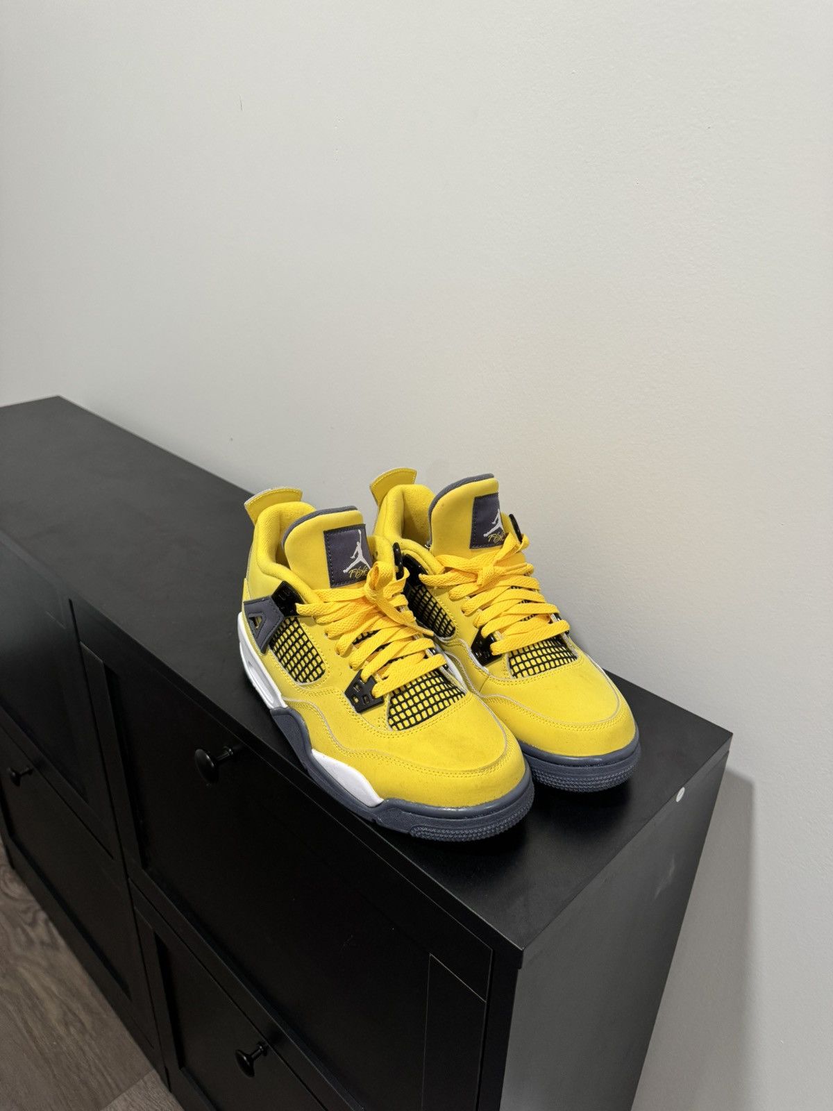 Jordan Brand × Nike Jordan 4 Retro Lightning 2021 (Gs) Size US 7 / EU 40 - 6 Thumbnail