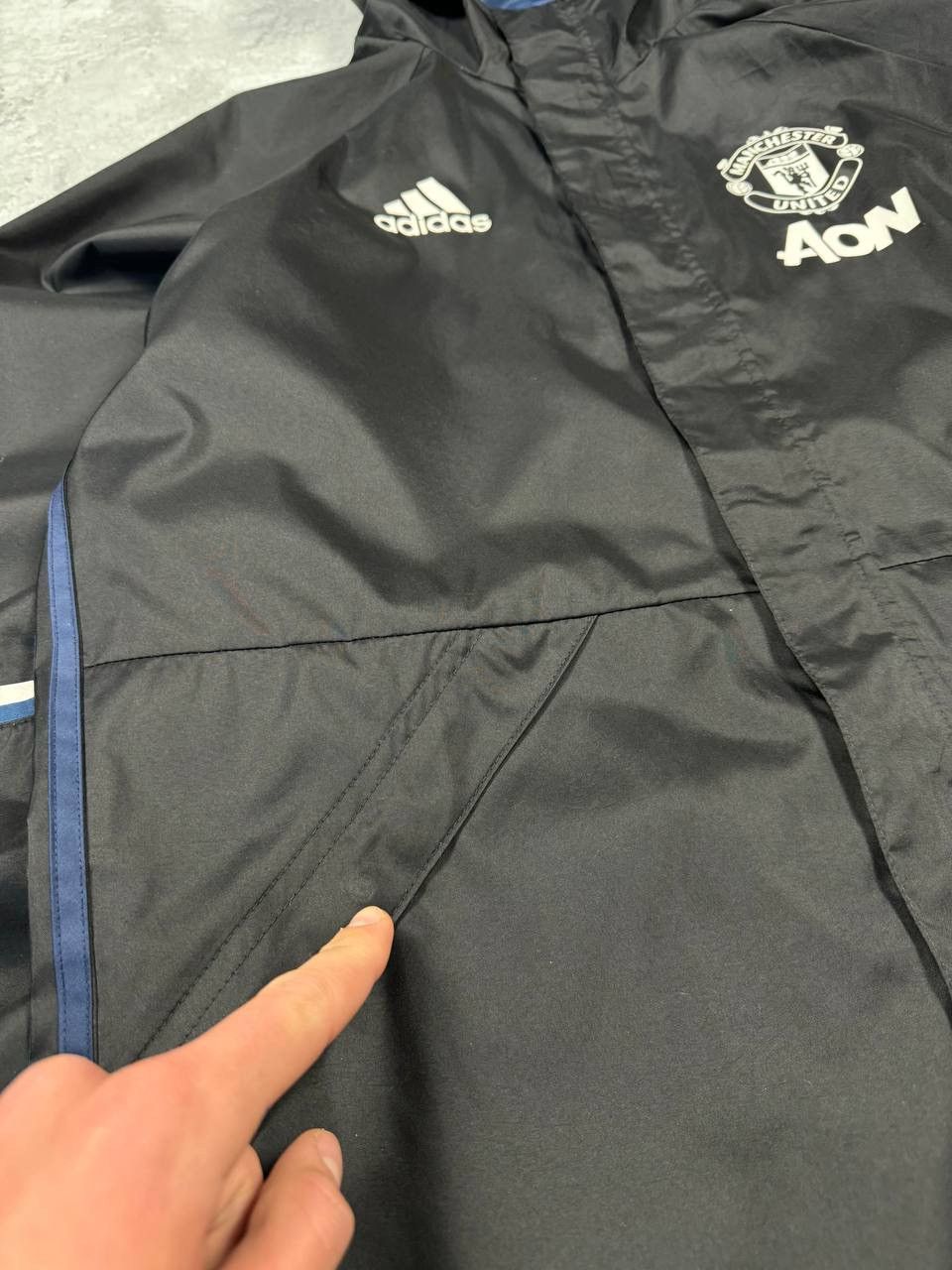 Adidas Vintage Adidas Manchester United Black Track Jacket 2016 Size US L / EU 52-54 / 3 - 14 Thumbnail