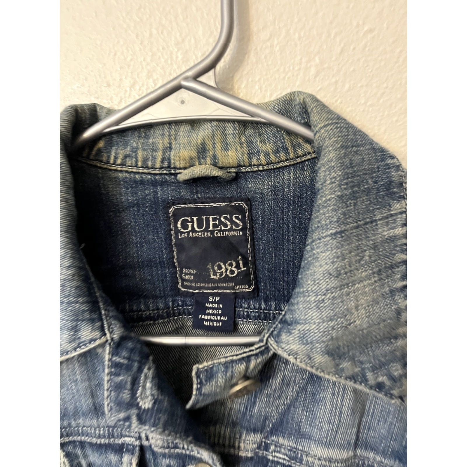 Guess GUESS Jacket Women’s Small Distressed Blue Denim Cotton Button Pockets 80s 90s Style Regular Fit Size 28" / US 6 / IT 42 - 2 Thumbnail