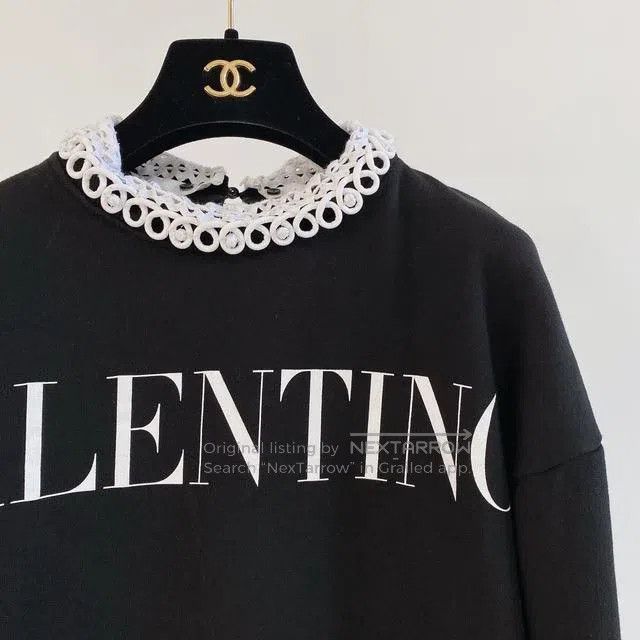 Valentino Valentino Black letter top Size XS / US 0-2 / IT 36-38 - 3 Thumbnail