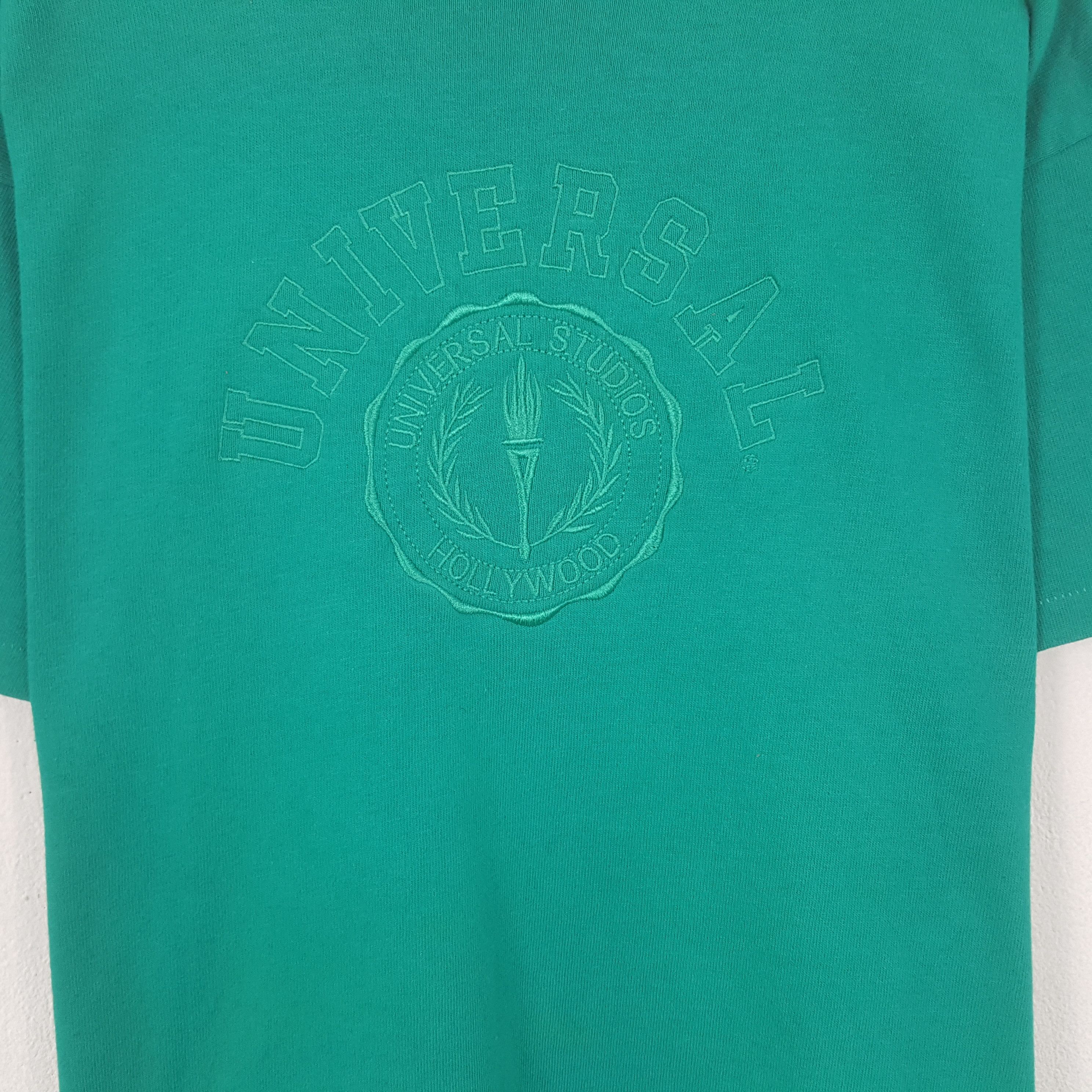 Universal Studios Vintage Universal Studio Hollywood Embroidery Logo Tshirt Size US L / EU 52-54 / 3 - 9 Thumbnail