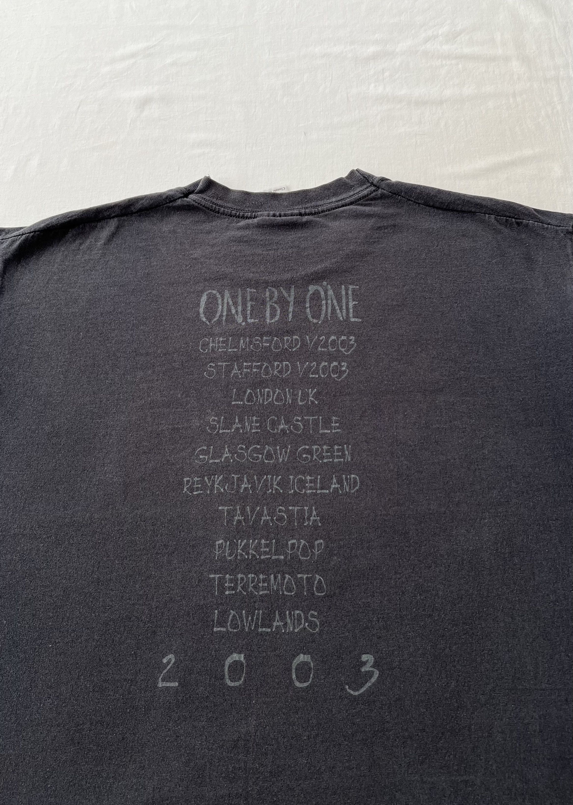 Band Tees Vintage 2003 Foo Fighters One By One Black T-shirt Size US M / EU 48-50 / 2 - 15 Thumbnail
