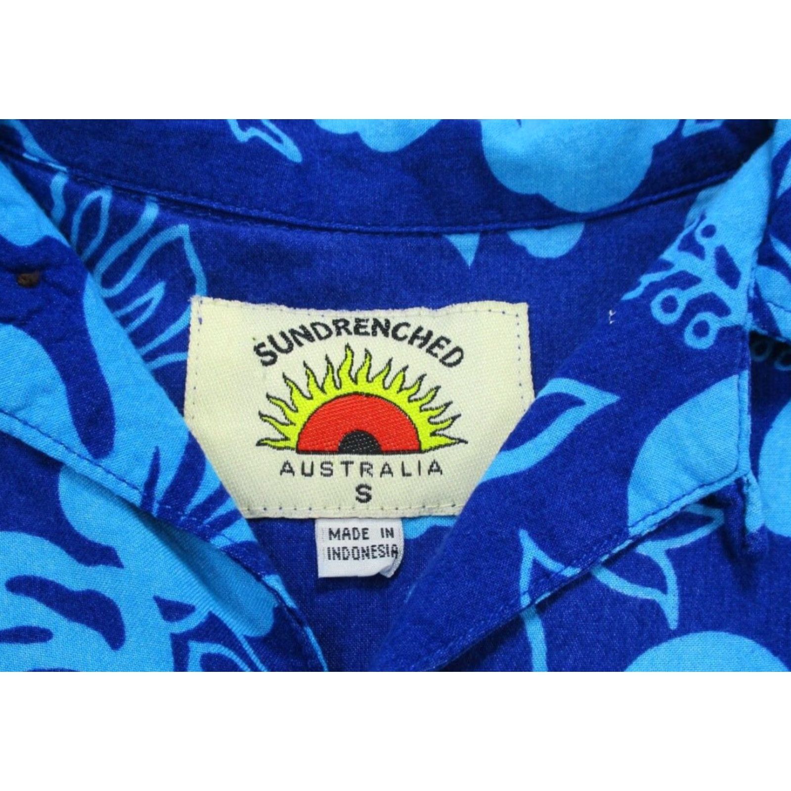 Vintage Sundrenched Australia Small Short Sleeve Blue Floral Rayon Hawaiian Shirt Button-Up Mens Size US S / EU 44-46 / 1 - 5 Thumbnail