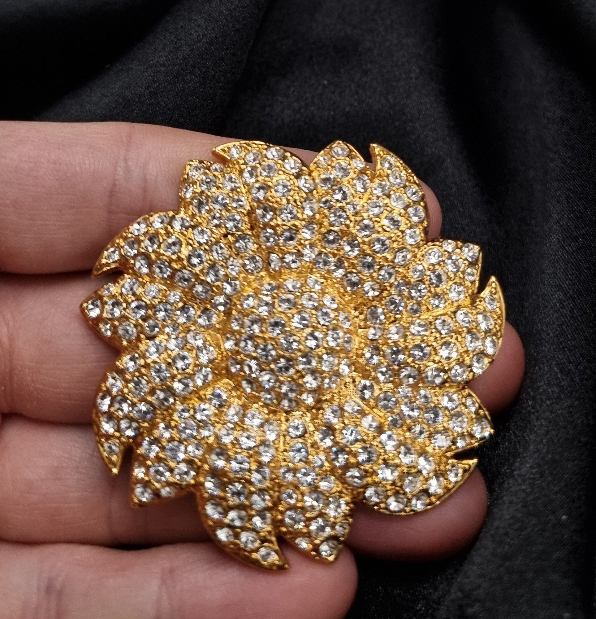 Vintage Vintage JBK Signed Gold-Tone Crystal Flower Floral Brooch Size ONE SIZE - 5 Thumbnail