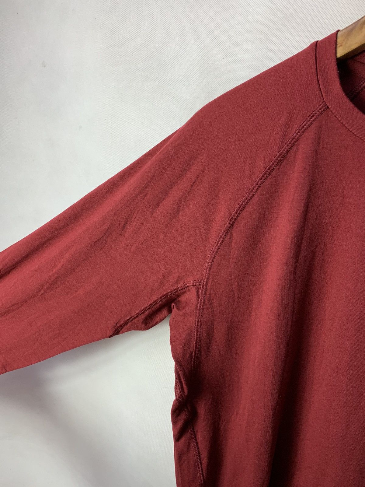 Japanese Brand × Uniqlo 🔥 Uniqlo UU not Undercover Longsleeves Red Tee Size US M / EU 48-50 / 2 - 3 Thumbnail